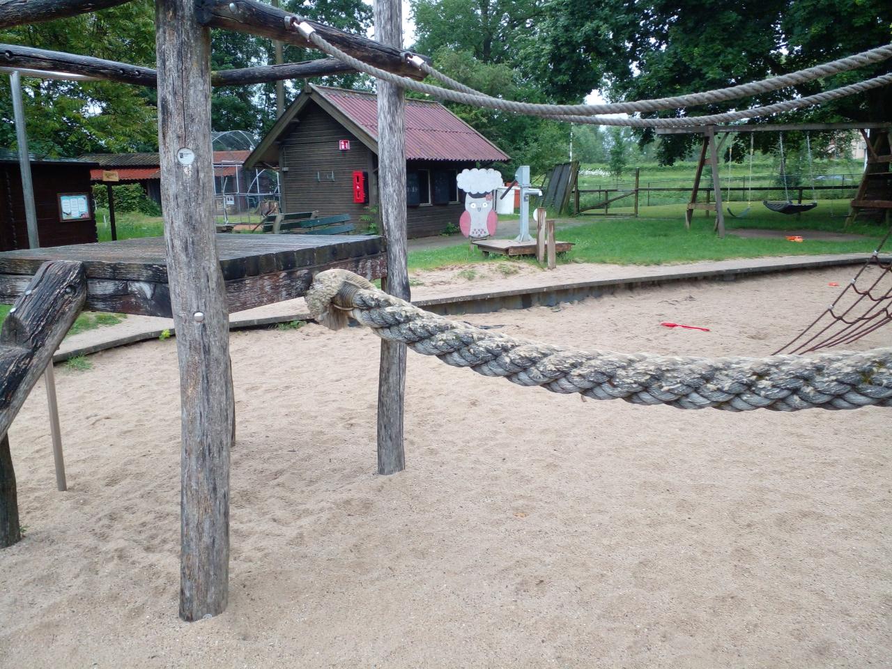 Zandbak van kinderboerderij Rosorum Zevenaar.jpg